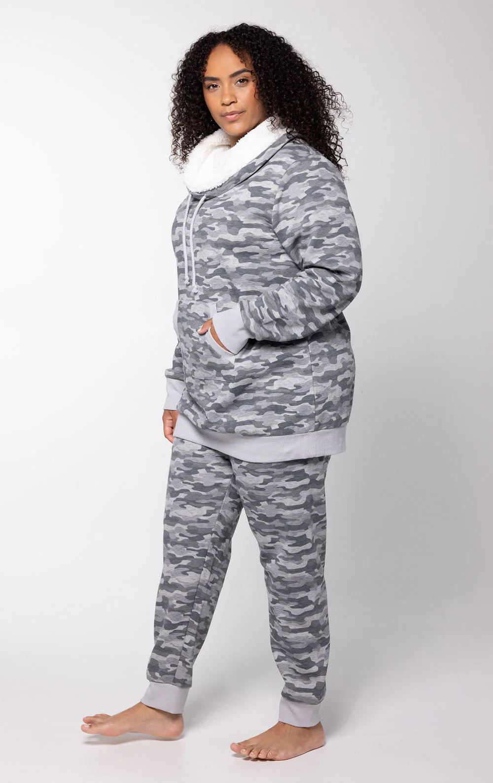 Chalet Shearling Rollneck Pajamas - Image 17